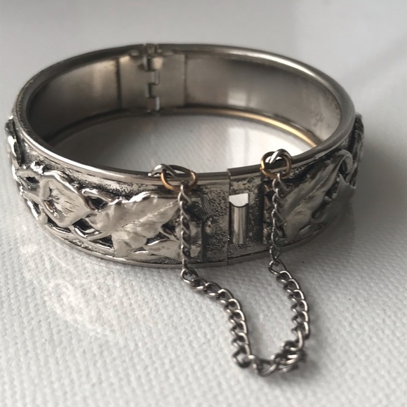 Vintage Calla Lily Silver Hinged Bracelet / Bangle - Picture 2 of 9